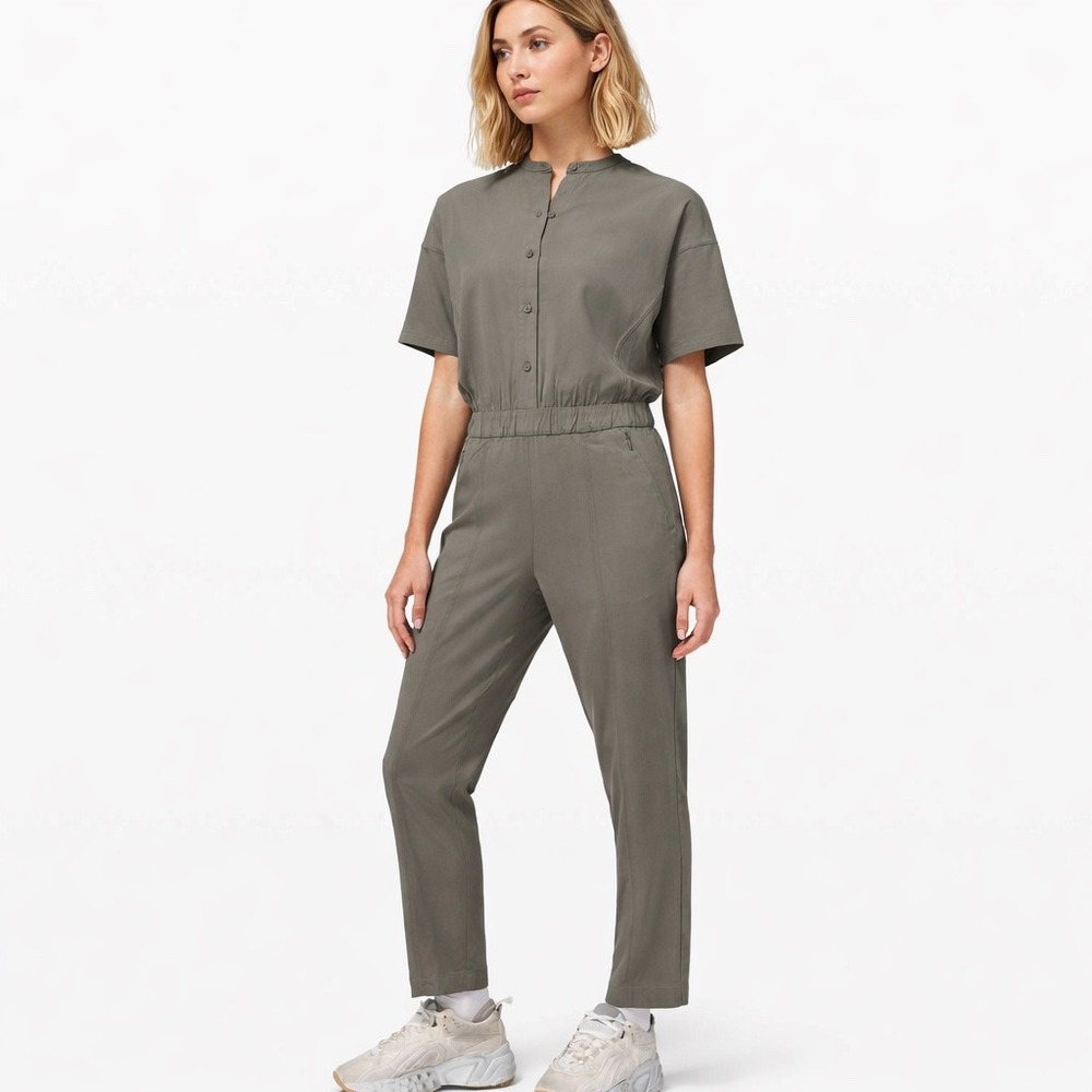 Lululemon Perfectly Poised Cupro Jumpsuit
Grey Sage Utility Blouson Size 8